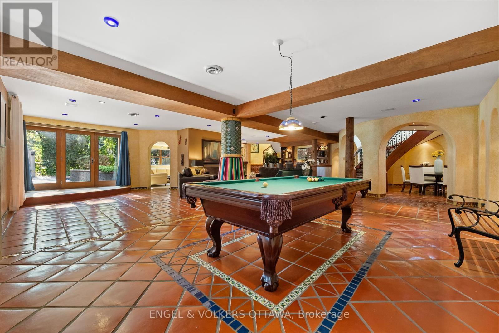 6 CYPRESS GARDENS Image 34