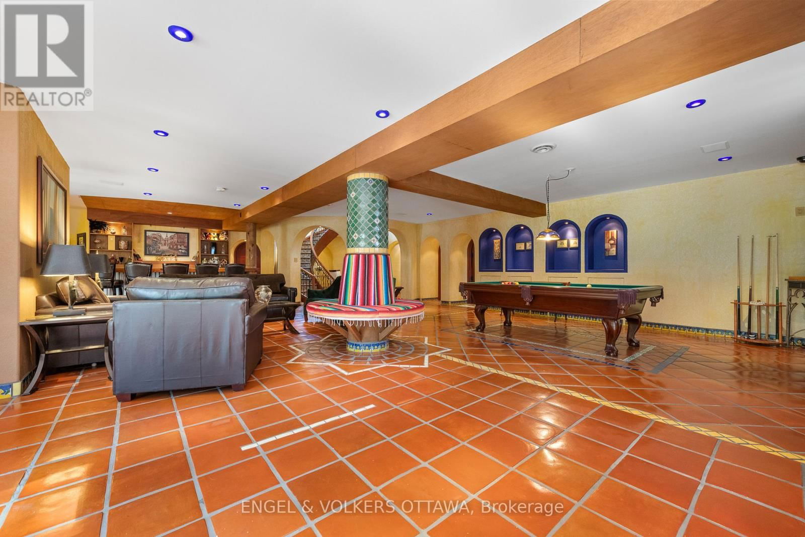 6 CYPRESS GARDENS Image 35