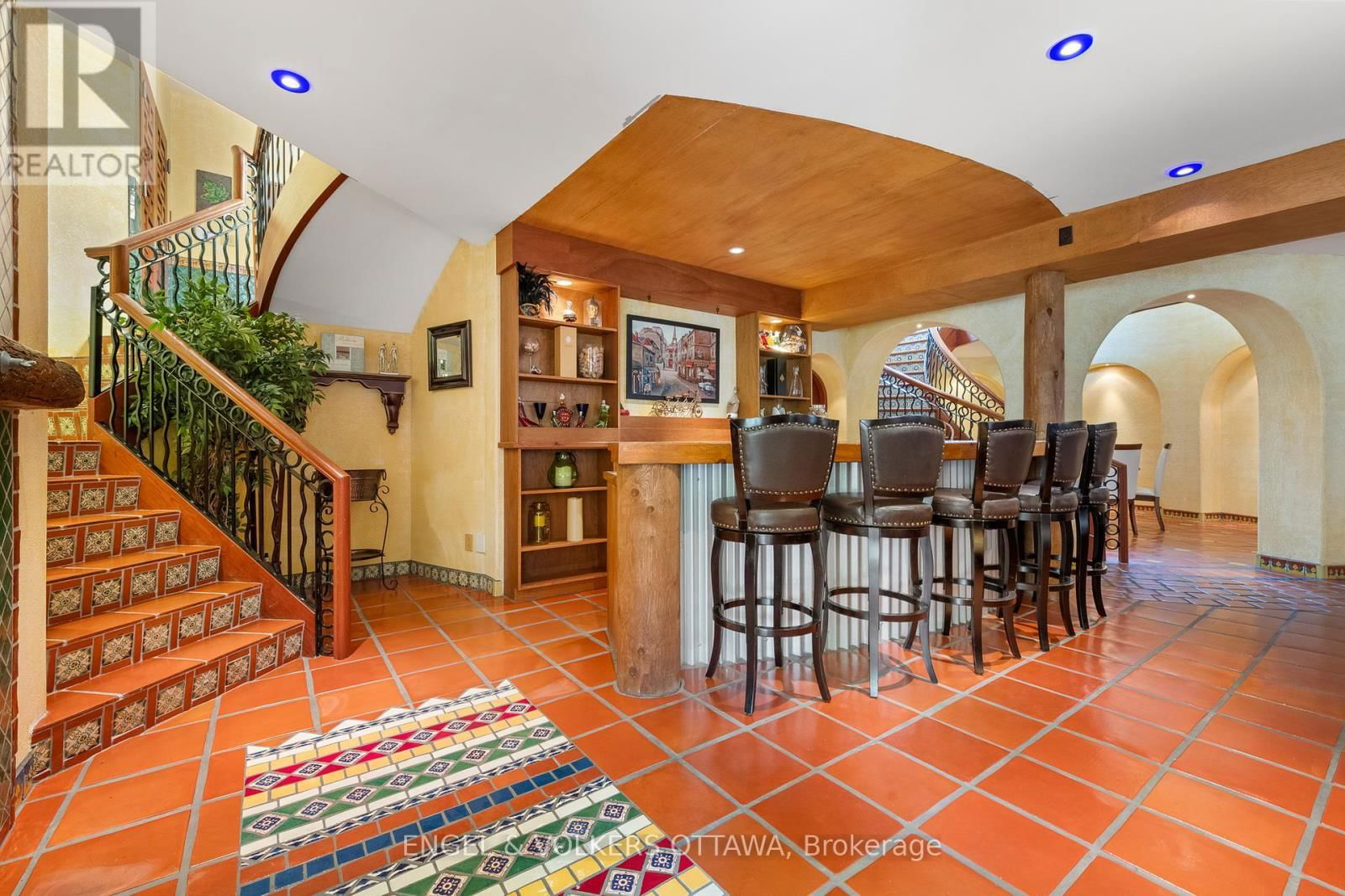 6 CYPRESS GARDENS Image 36