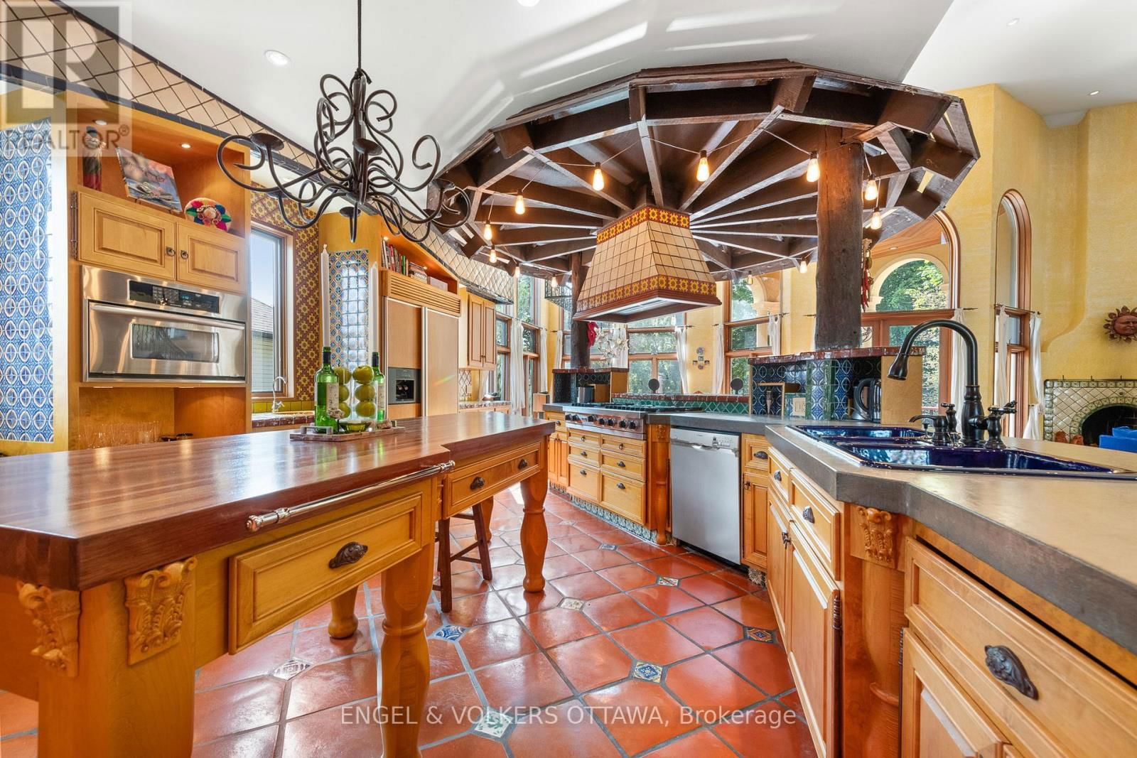 6 CYPRESS GARDENS Image 9