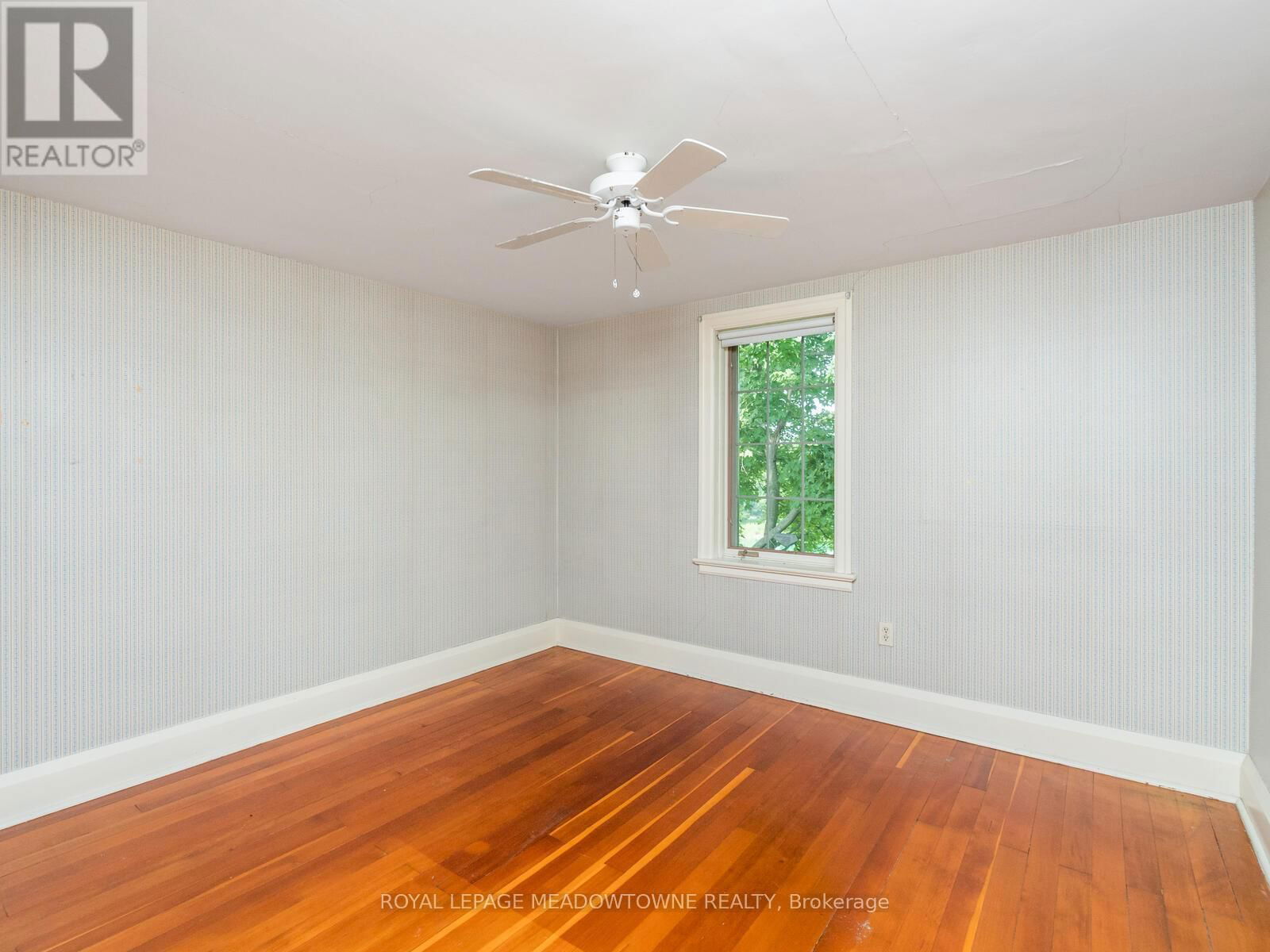5886 THIRD LINE Image 12
