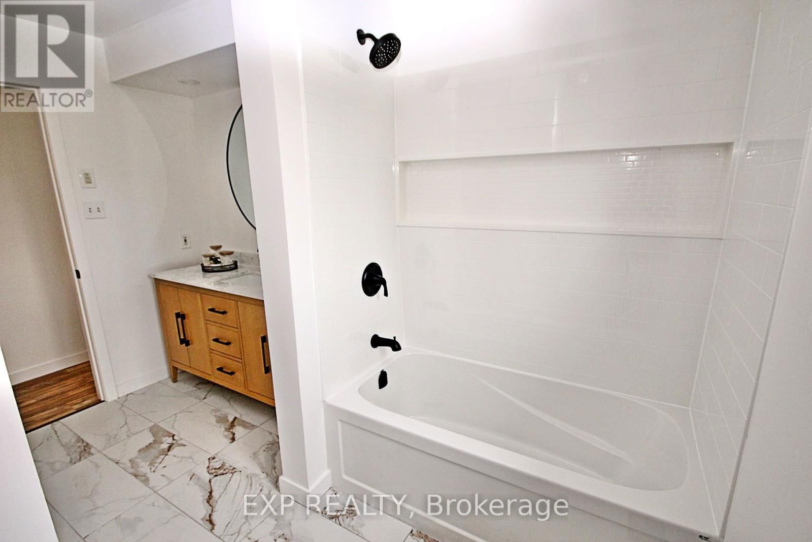68 COLUMBIA AVENUE Image 12