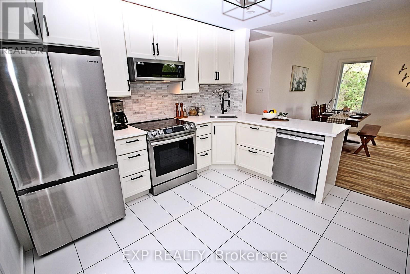 68 COLUMBIA AVENUE Image 9
