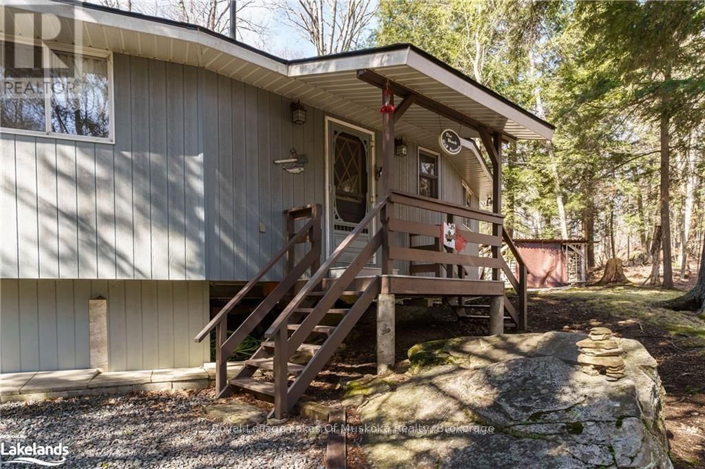 32 MAPLE LEAF DRIVE Image 1
