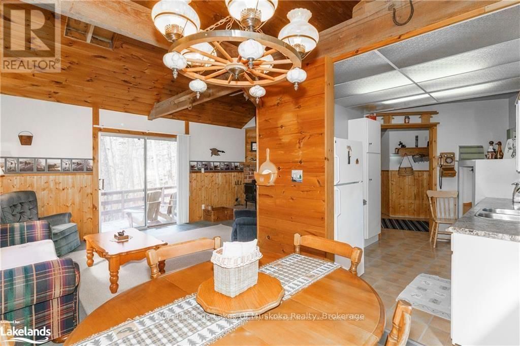 32 MAPLE LEAF DRIVE Image 9