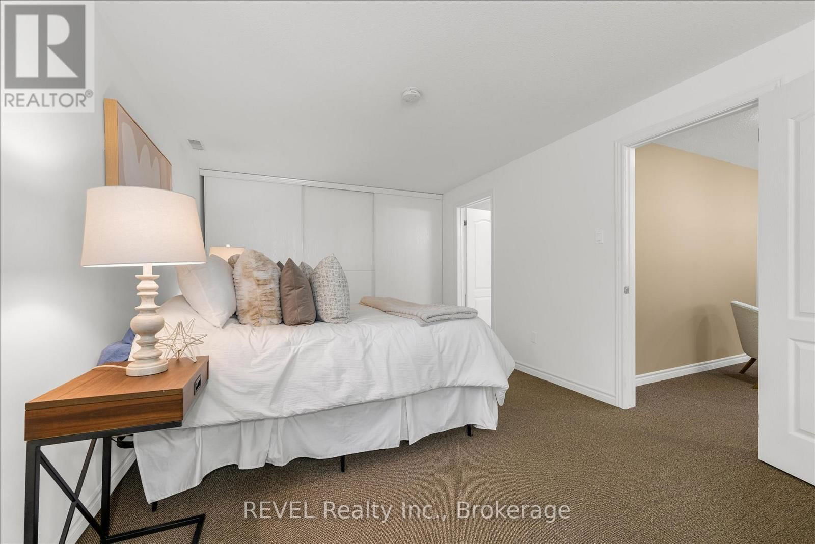86 NEWPORT STREET Image 30