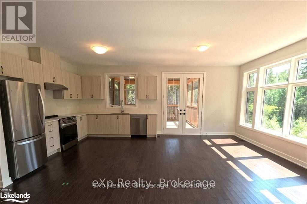 1052 GREENSVIEW DRIVE Image 4