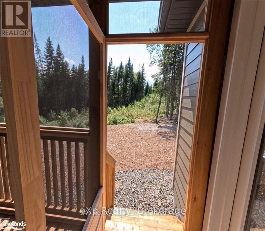 1052 GREENSVIEW DRIVE Image 8