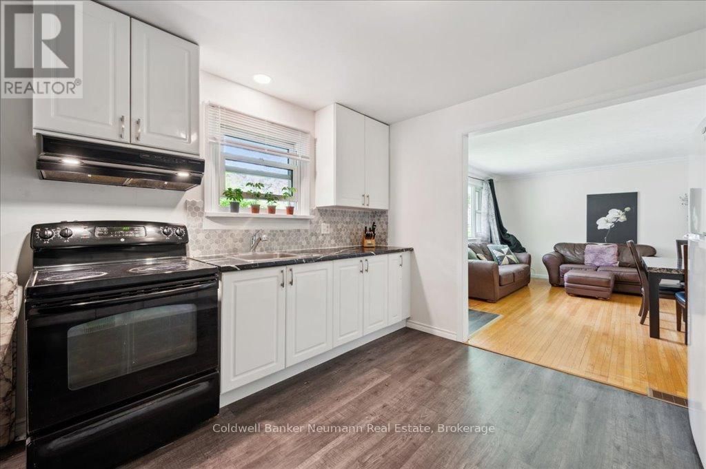 100 GUELPH STREET Image 12
