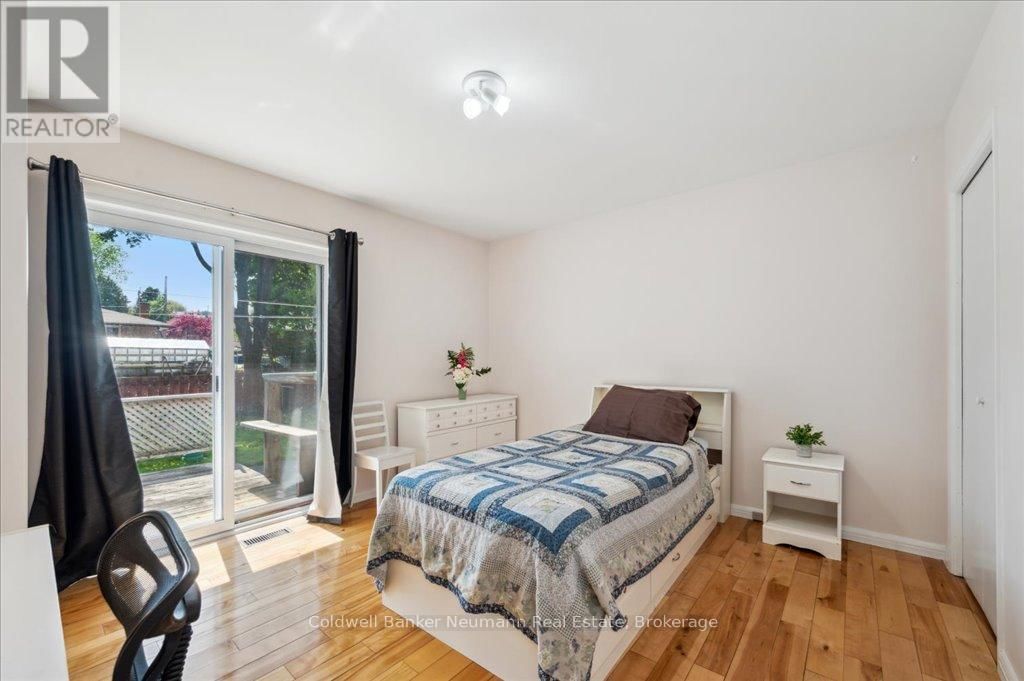 100 GUELPH STREET Image 17
