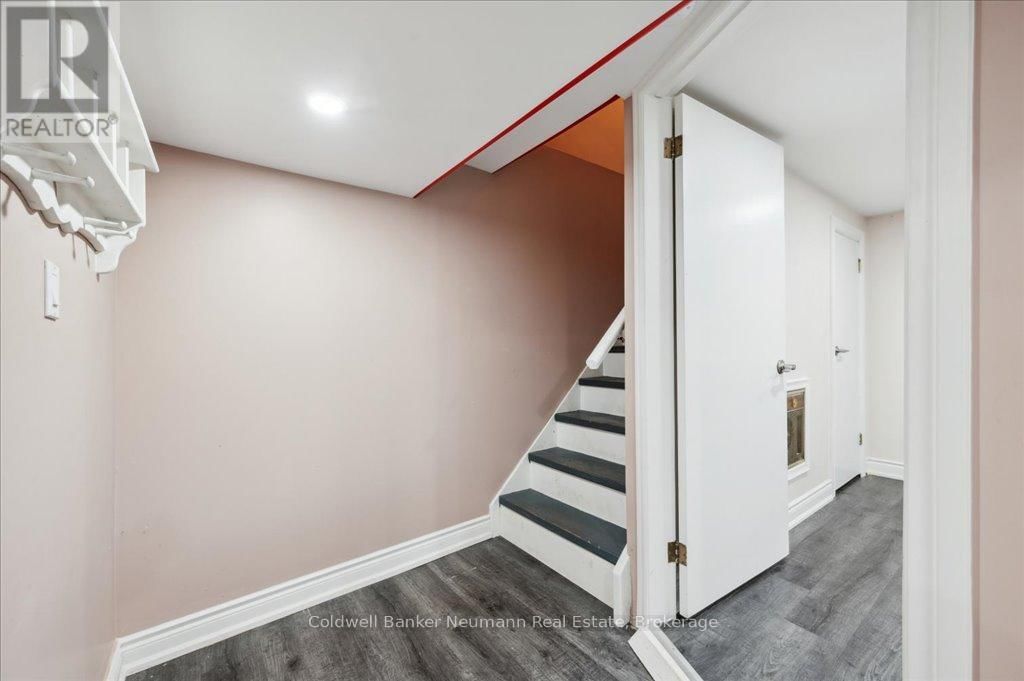 100 GUELPH STREET Image 20