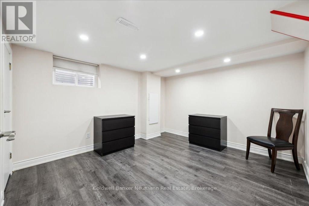 100 GUELPH STREET Image 21