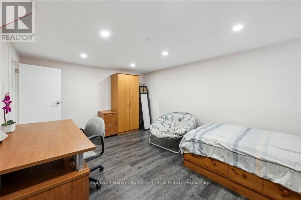 100 GUELPH STREET Image 24
