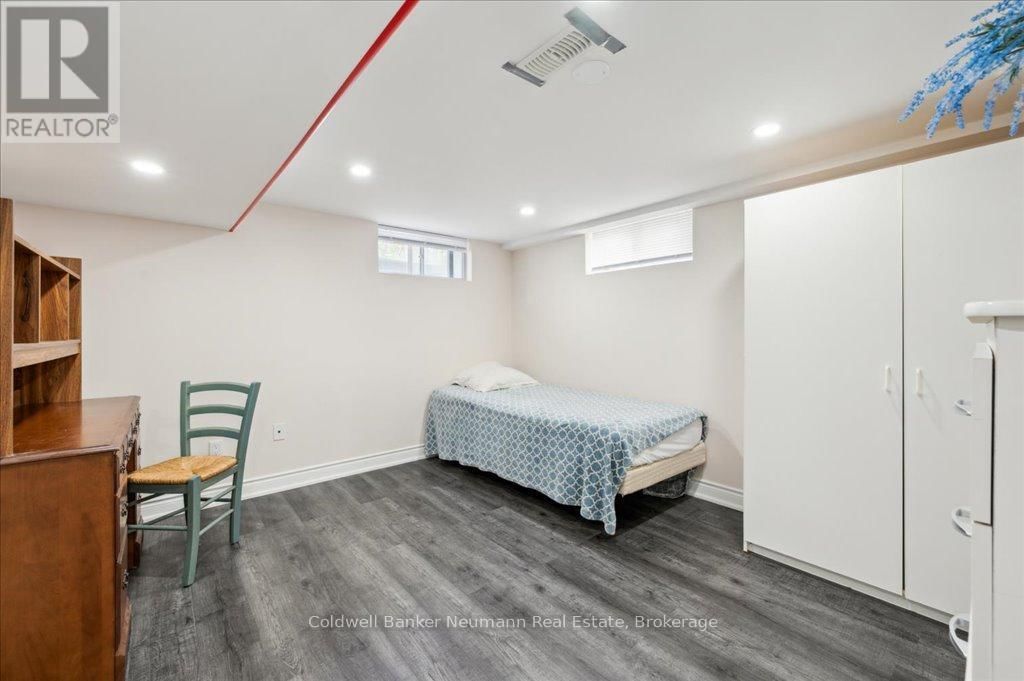100 GUELPH STREET Image 25