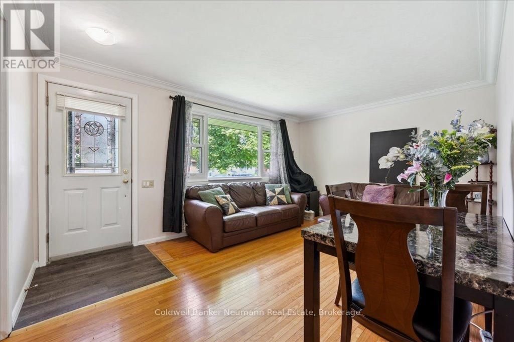 100 GUELPH STREET Image 7