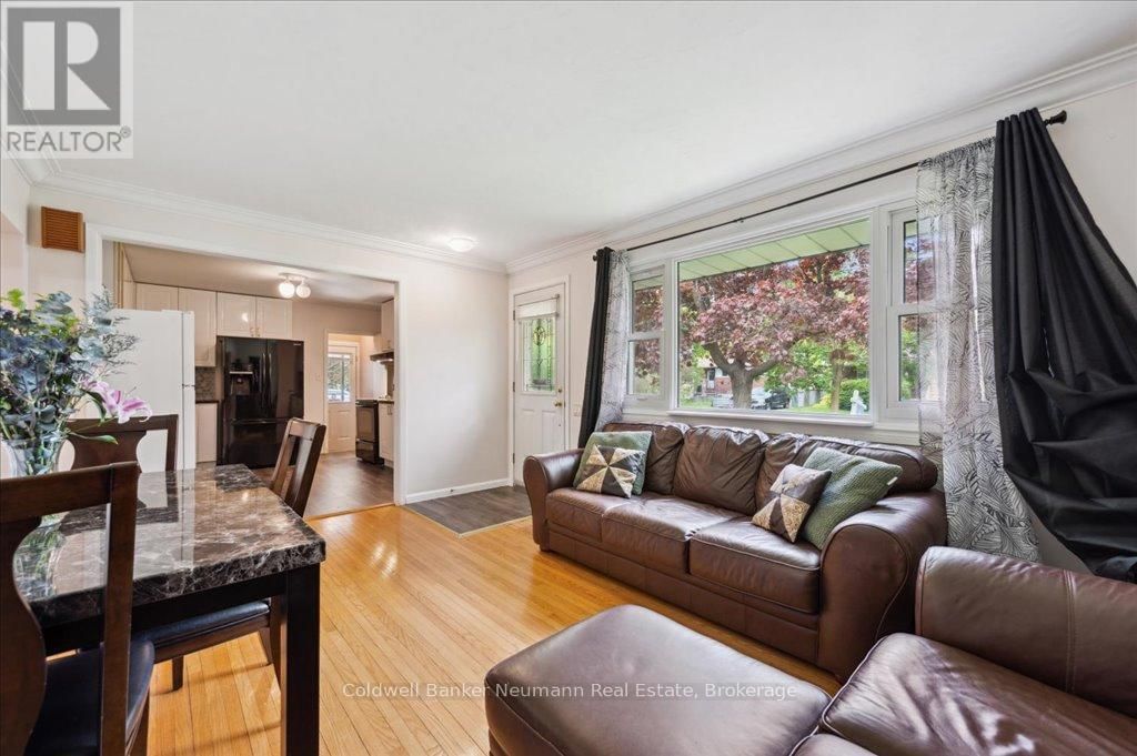 100 GUELPH STREET Image 9