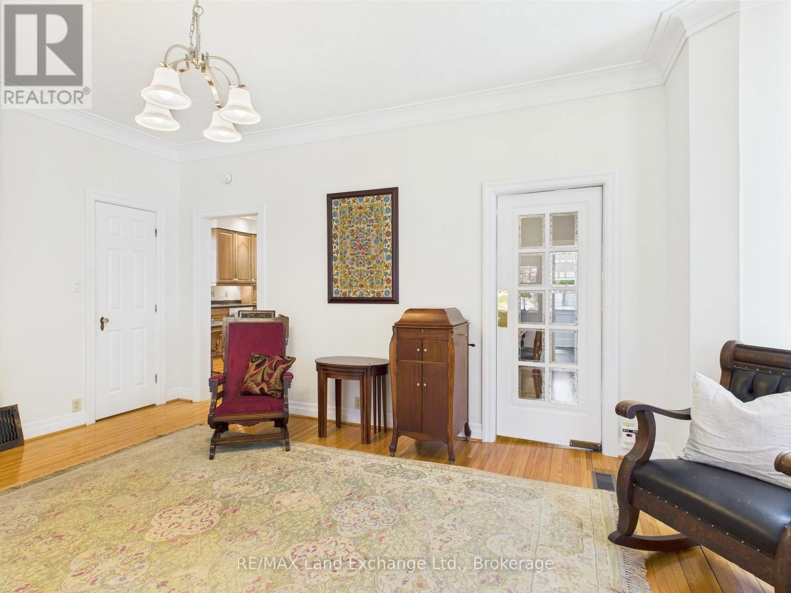 813 PRINCES STREET NORTH Image 14