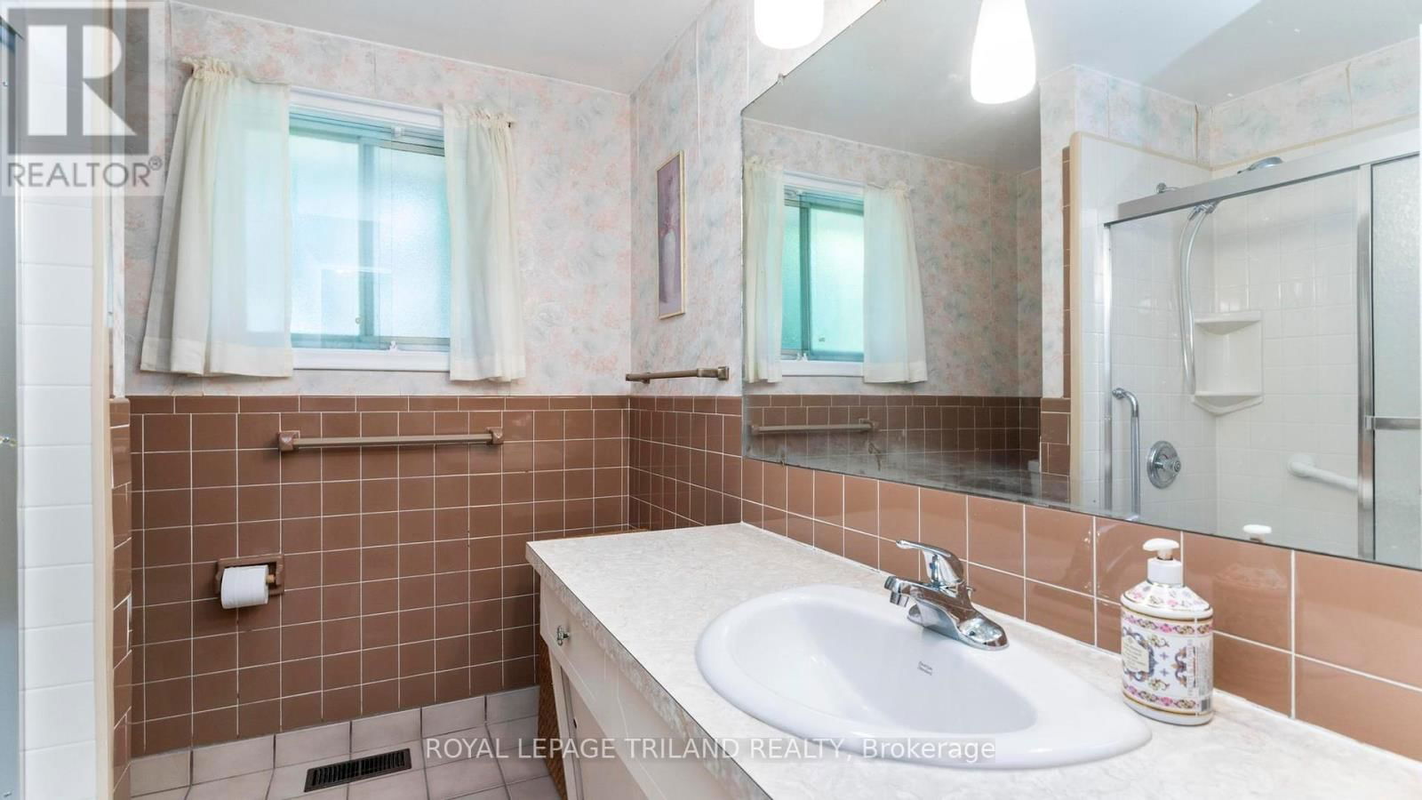 125 DELMONT PLACE Image 17