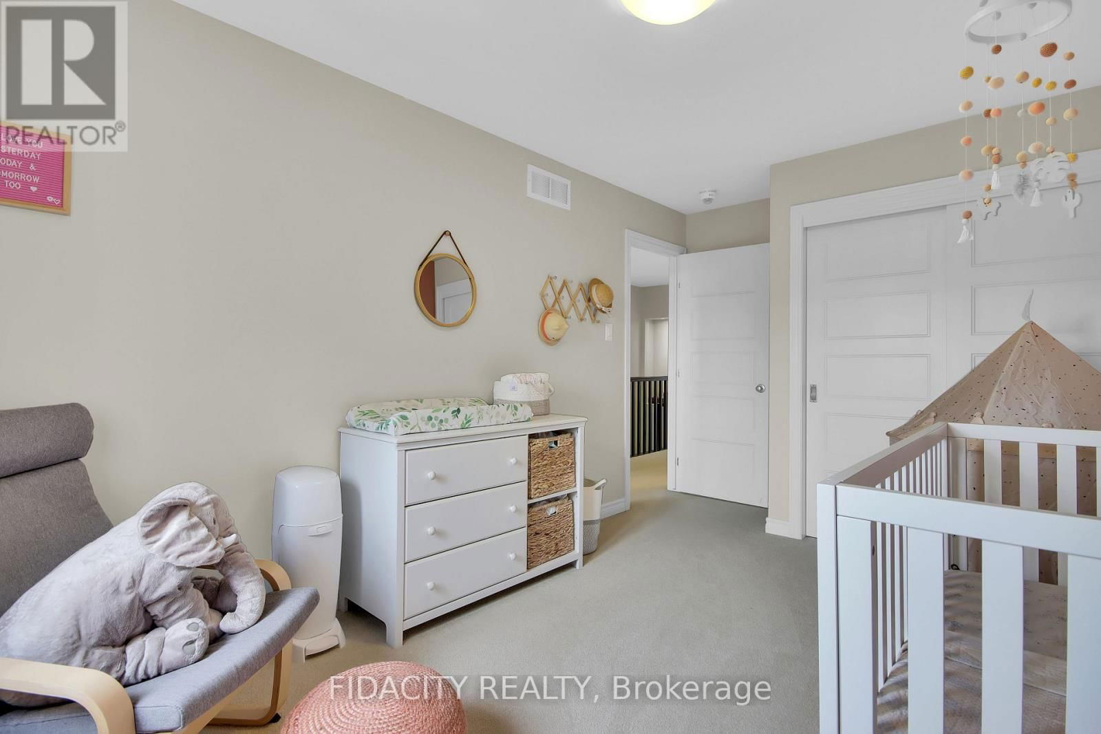 284 WOOD ACRES GROVE Image 36