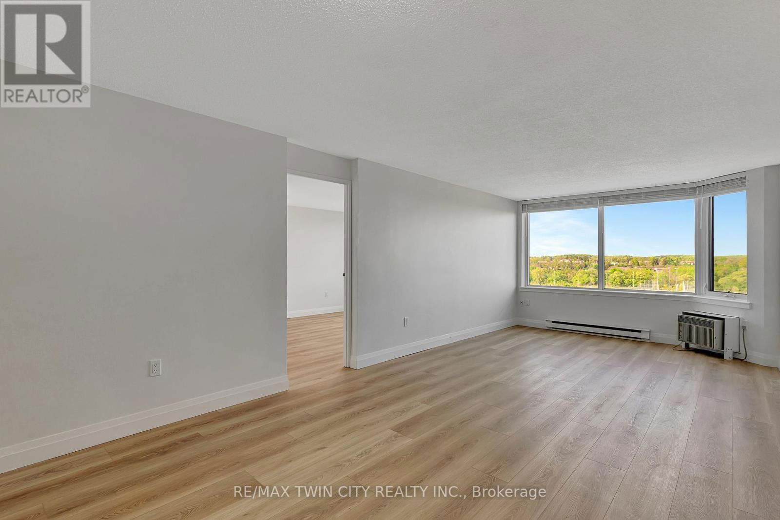 909 - 35 GREEN VALLEY DRIVE Image 13