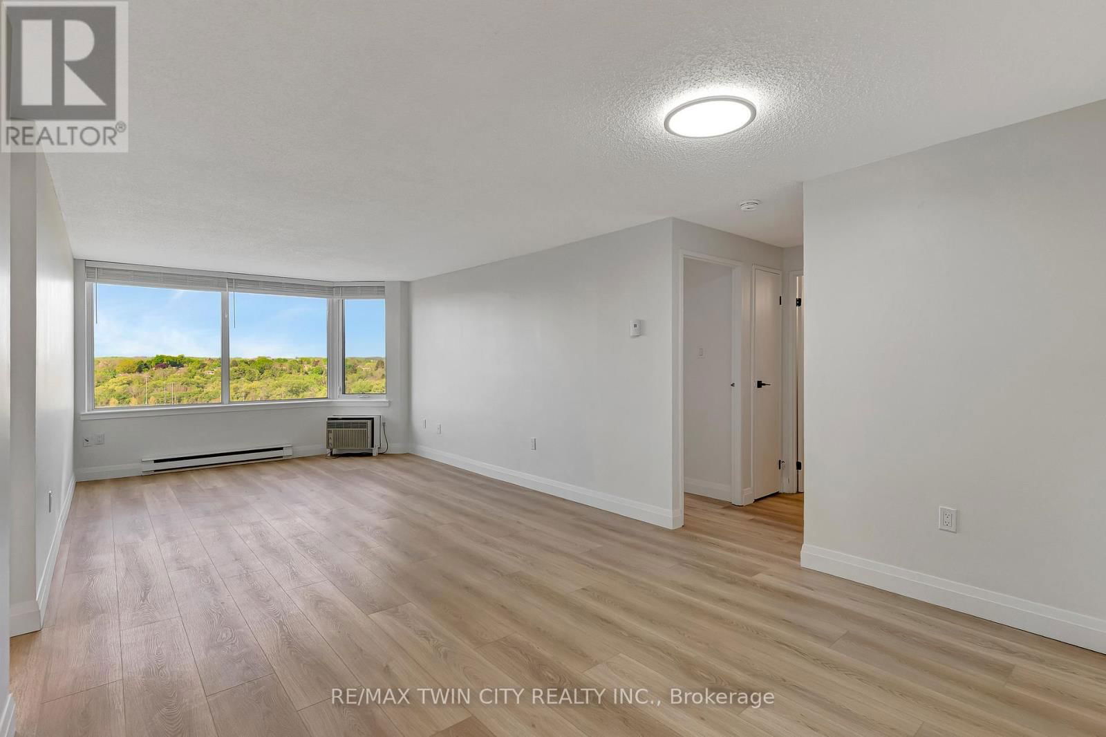 909 - 35 GREEN VALLEY DRIVE Image 14
