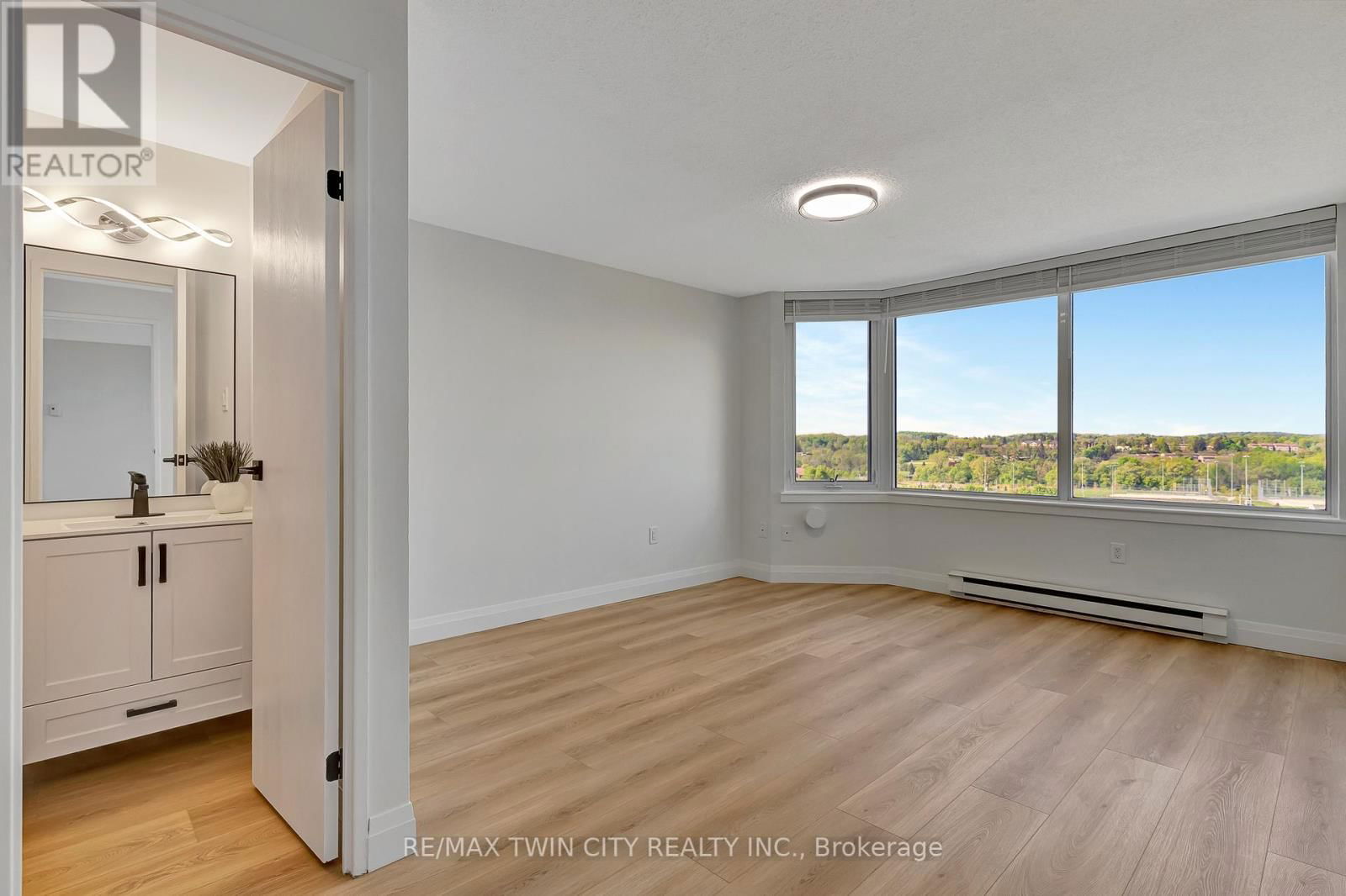 909 - 35 GREEN VALLEY DRIVE Image 16