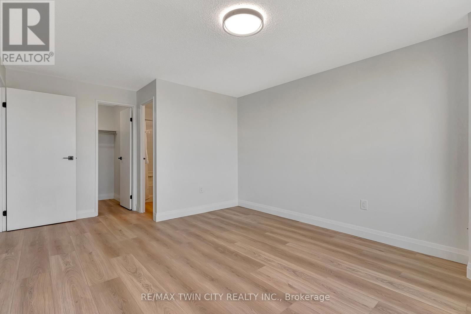 909 - 35 GREEN VALLEY DRIVE Image 17