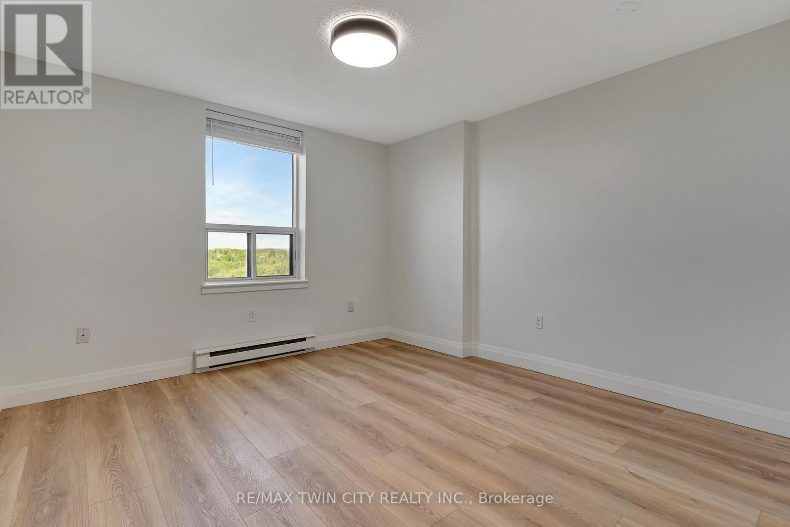 909 - 35 GREEN VALLEY DRIVE Image 18