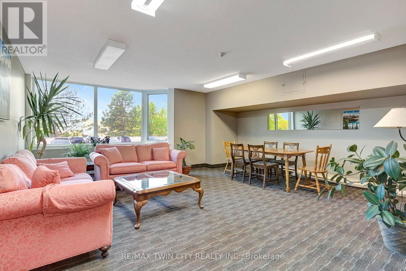 909 - 35 GREEN VALLEY DRIVE Image 24