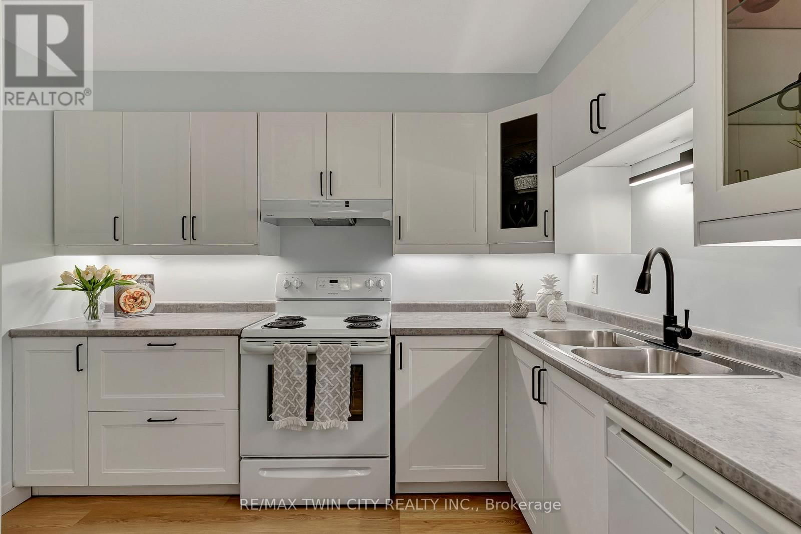 909 - 35 GREEN VALLEY DRIVE Image 3