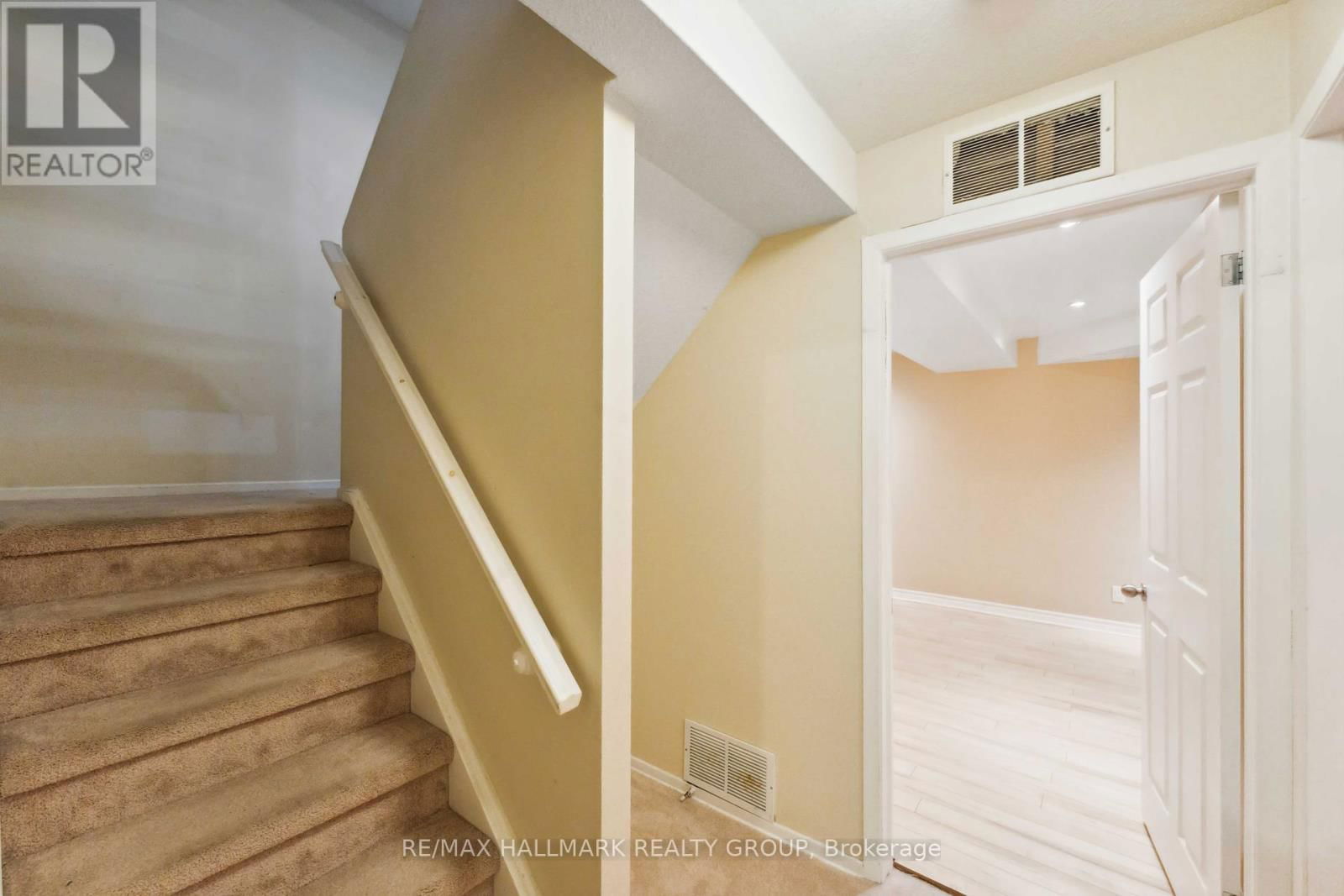 12 - 110 WALNUT COURT Image 24