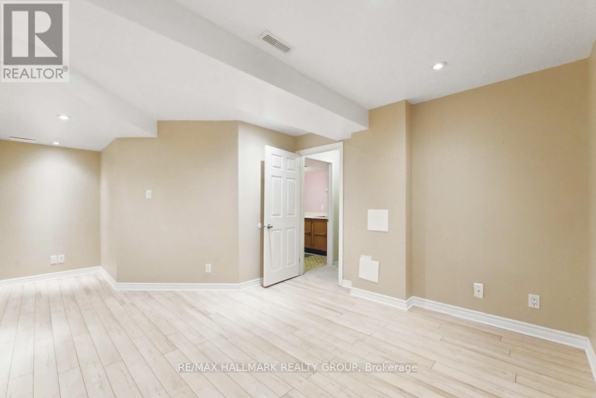 12 - 110 WALNUT COURT Image 27