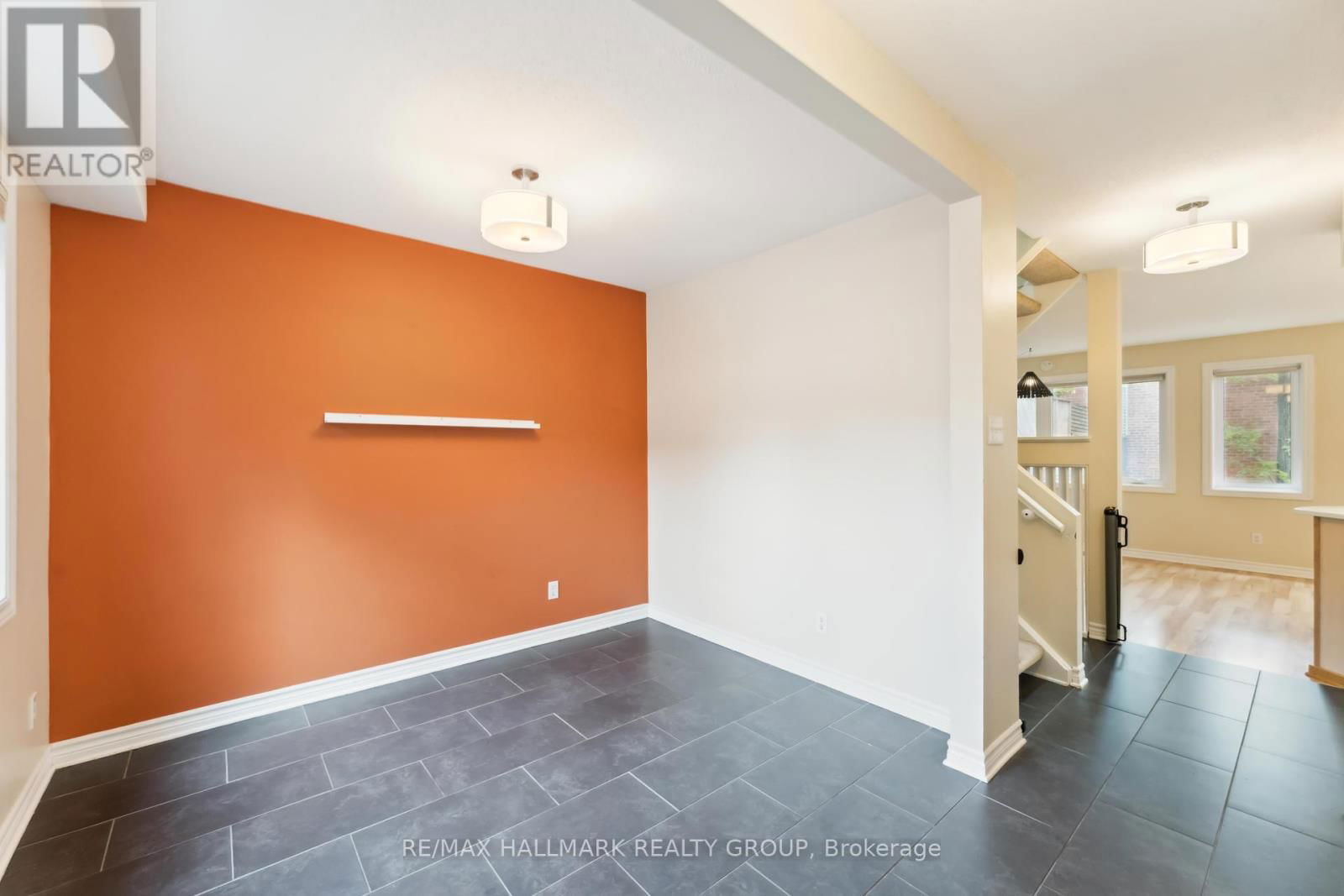 12 - 110 WALNUT COURT Image 3