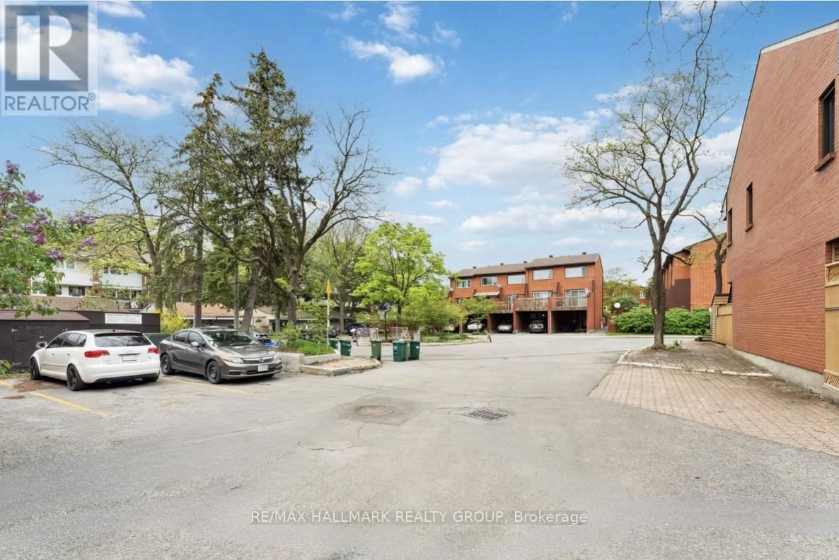 12 - 110 WALNUT COURT Image 31