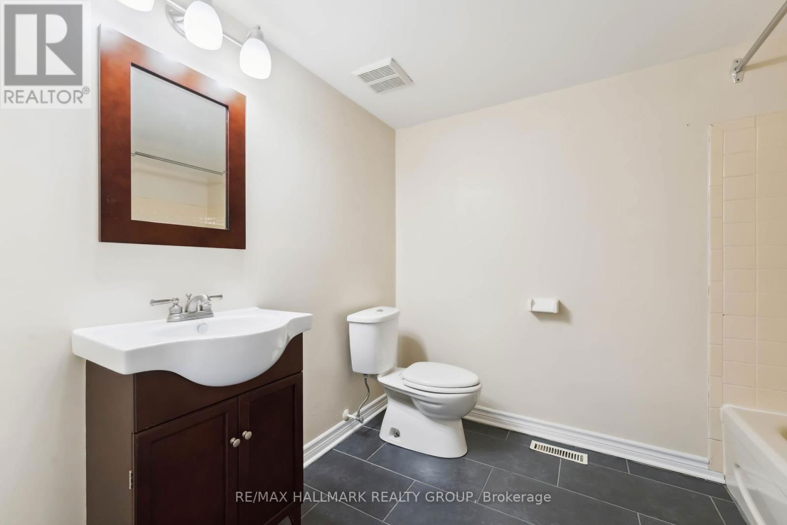 12 - 110 WALNUT COURT Image 4