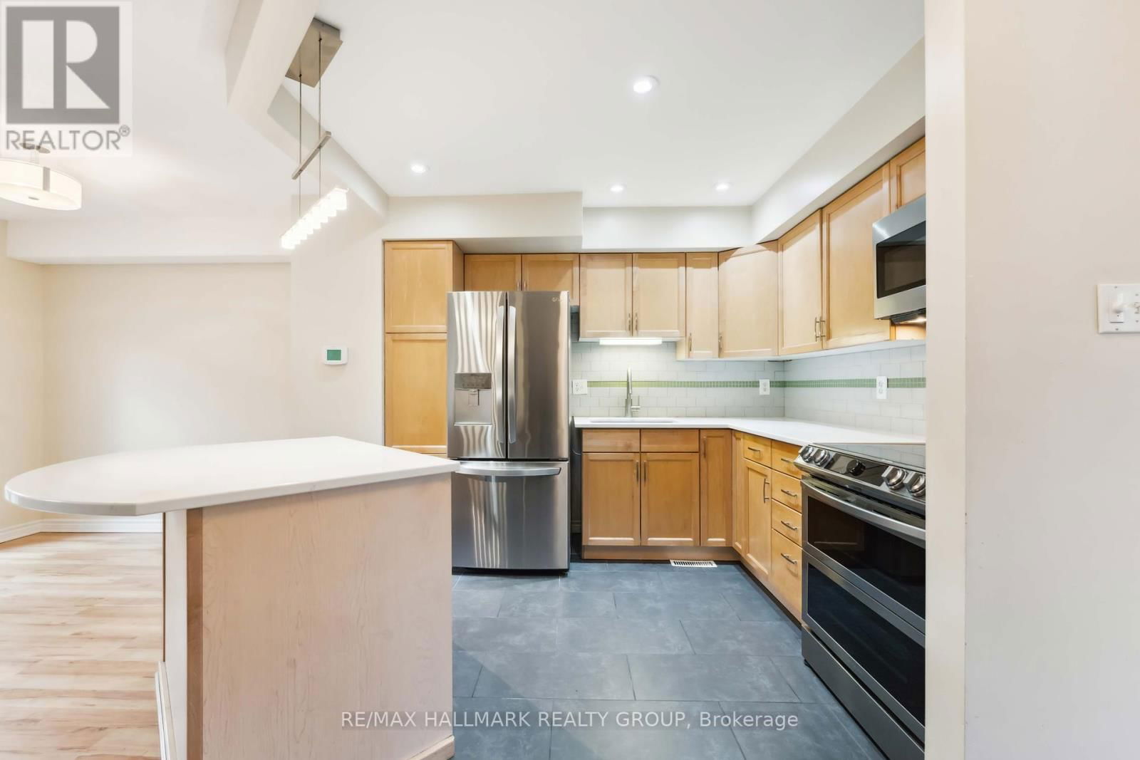12 - 110 WALNUT COURT Image 6