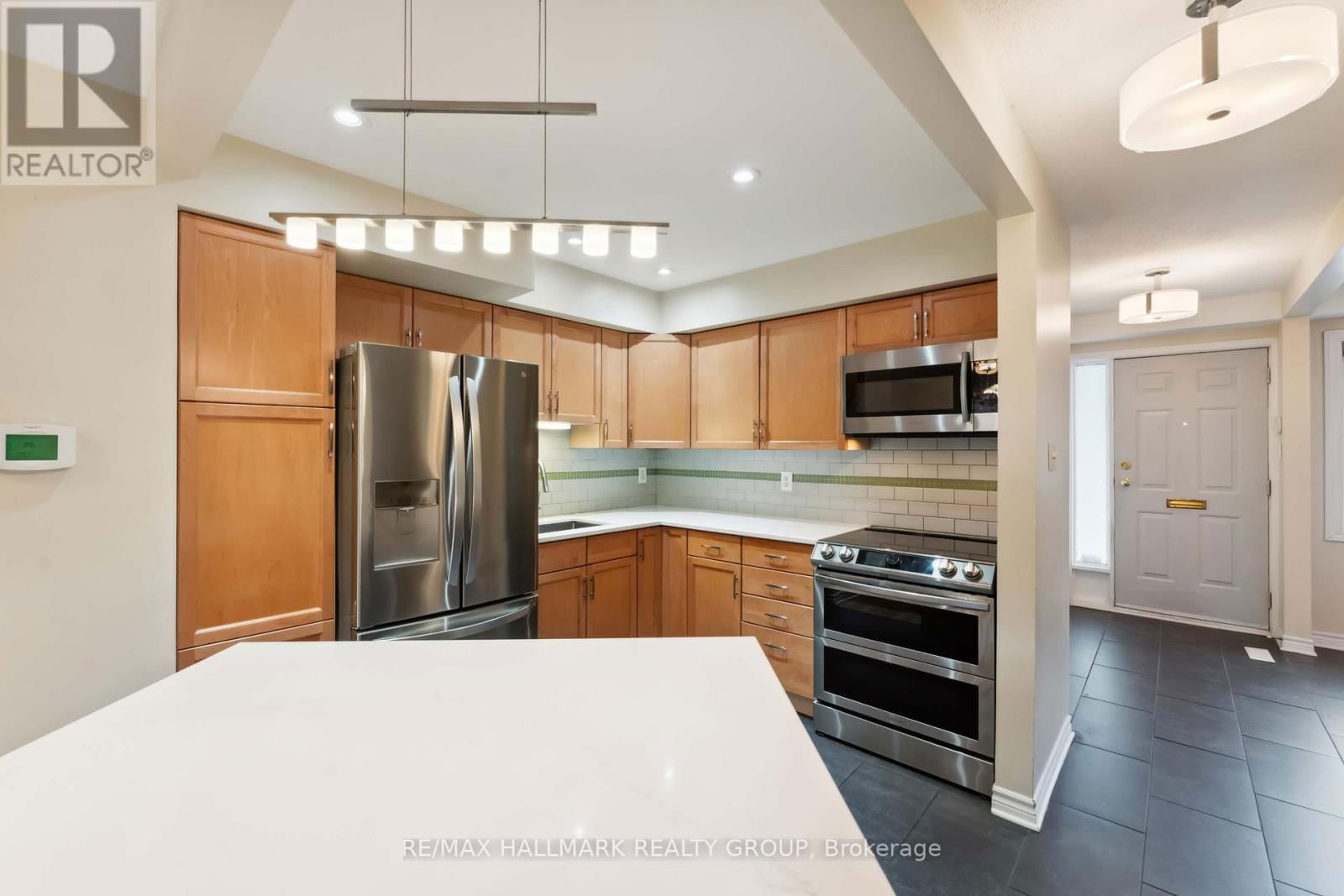 12 - 110 WALNUT COURT Image 7