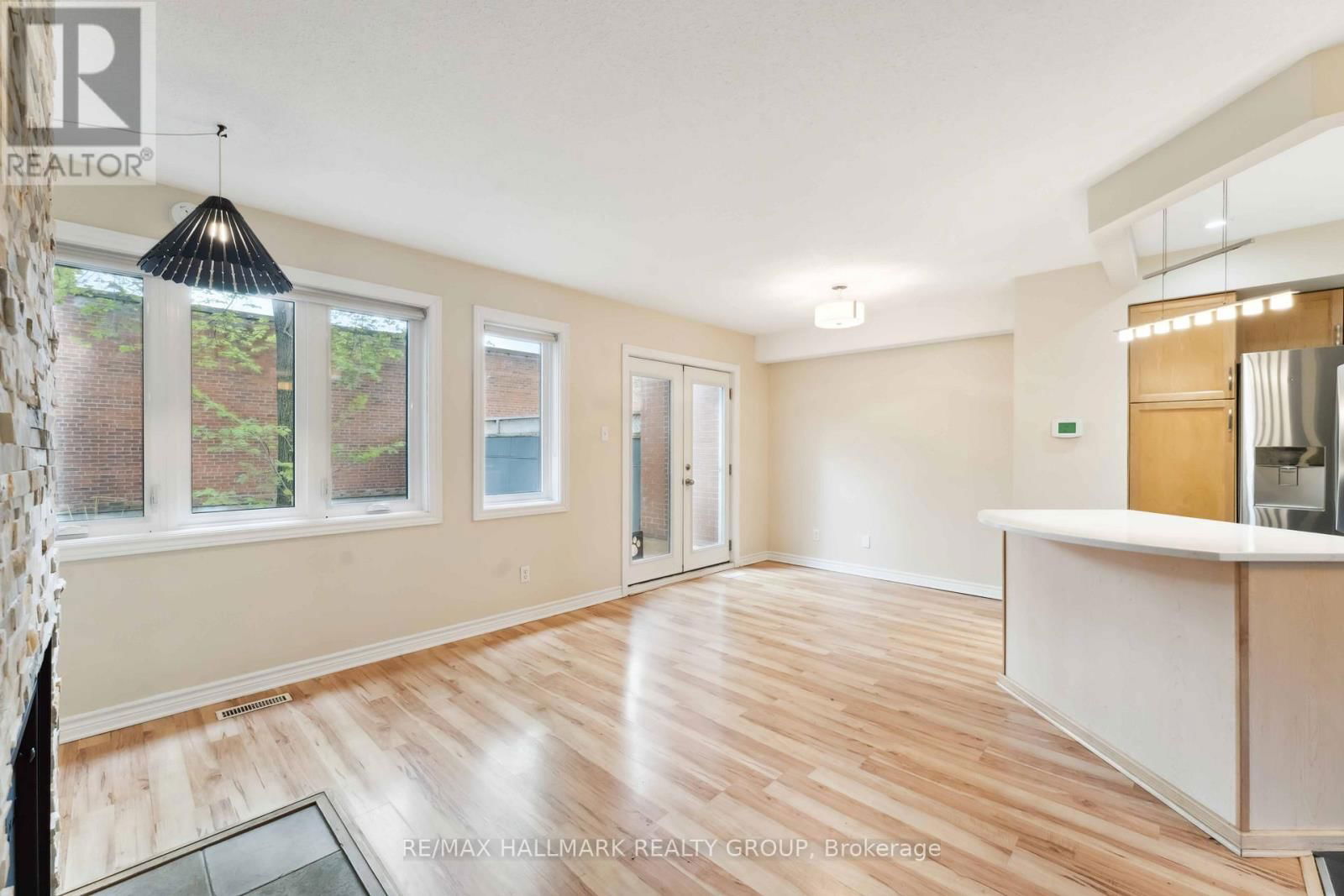 12 - 110 WALNUT COURT Image 8