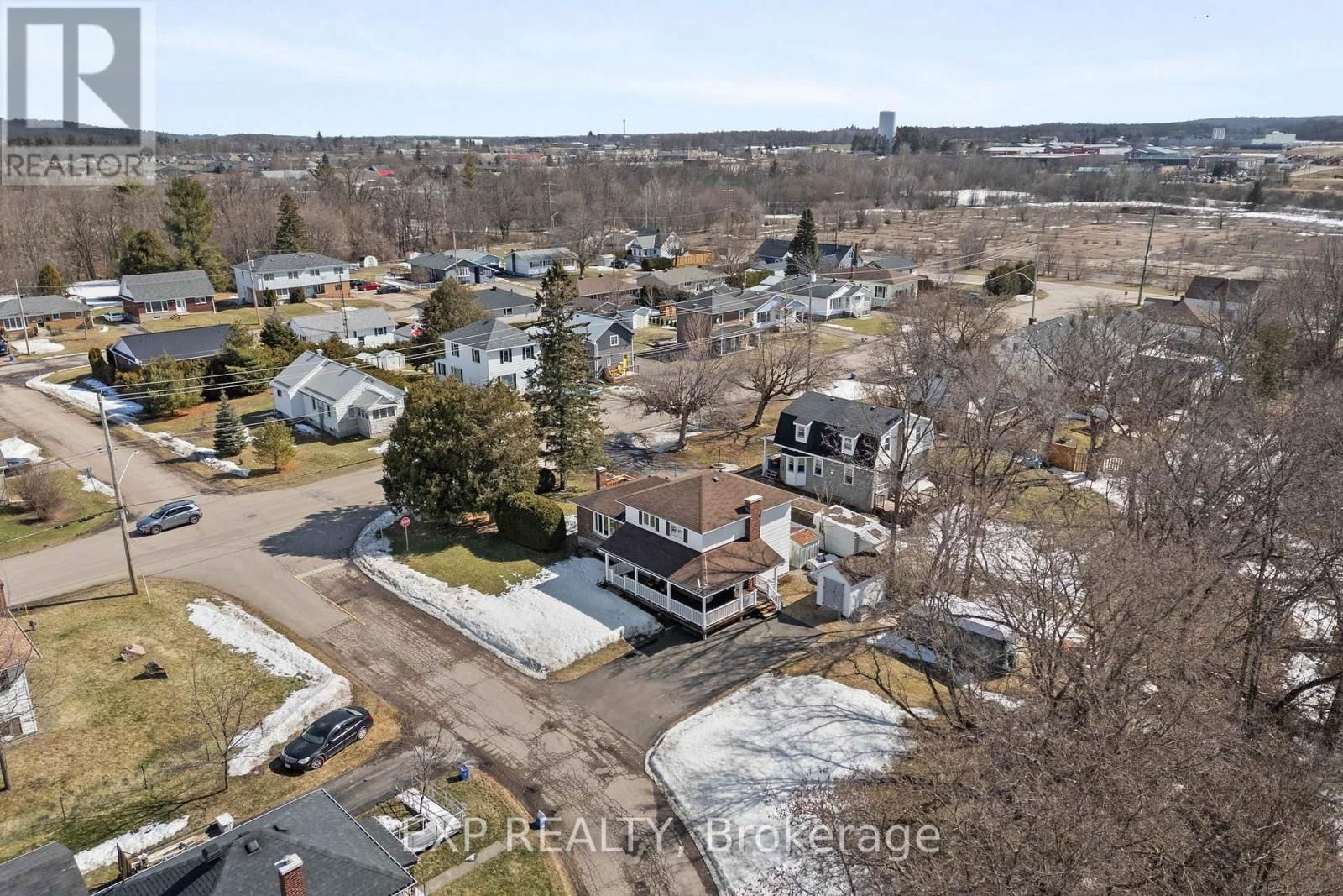 320 FRANCIS STREET Image 10