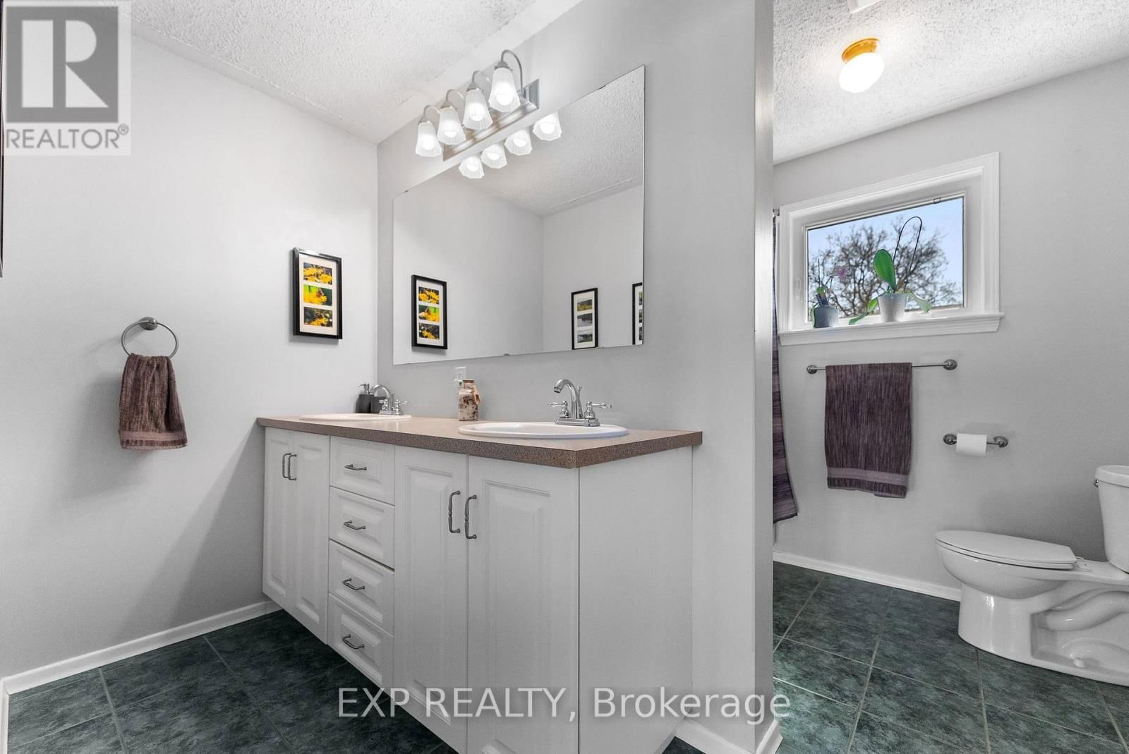 320 FRANCIS STREET Image 26