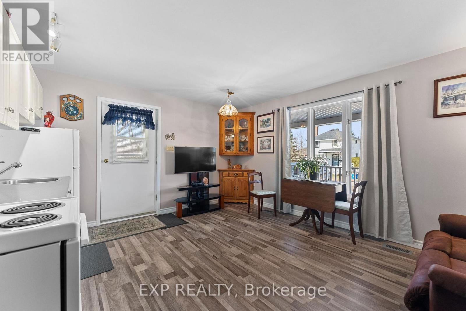 320 FRANCIS STREET Image 28