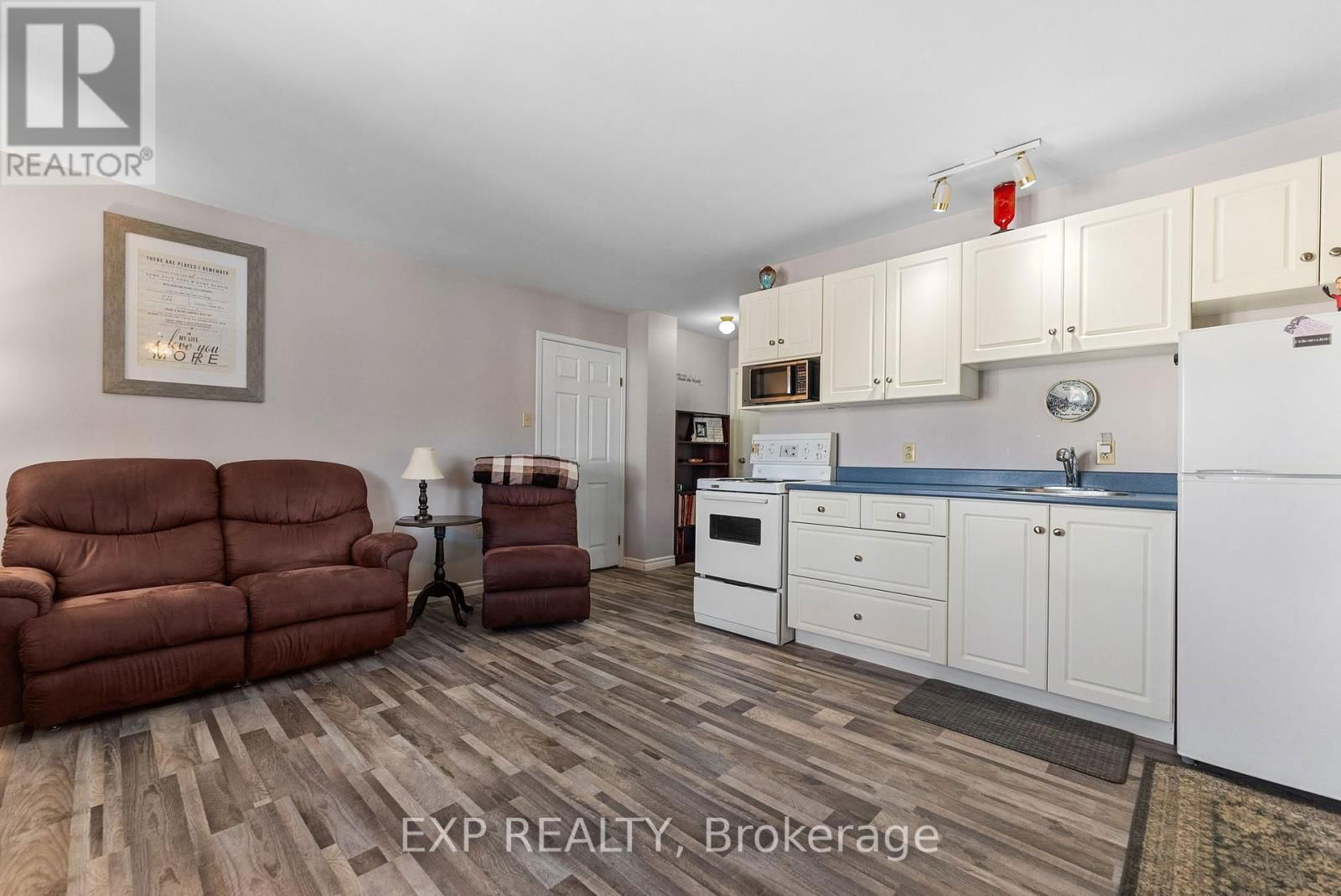320 FRANCIS STREET Image 29