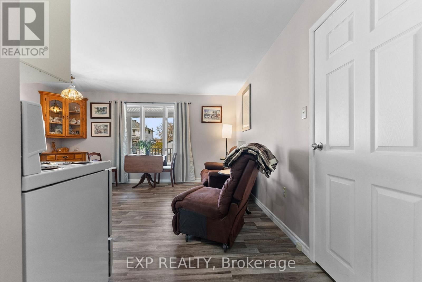 320 FRANCIS STREET Image 30