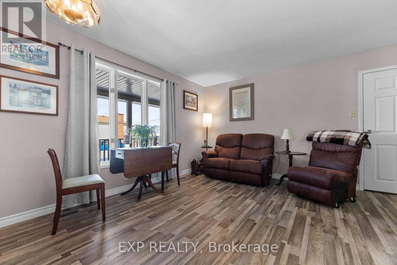 320 FRANCIS STREET Image 31