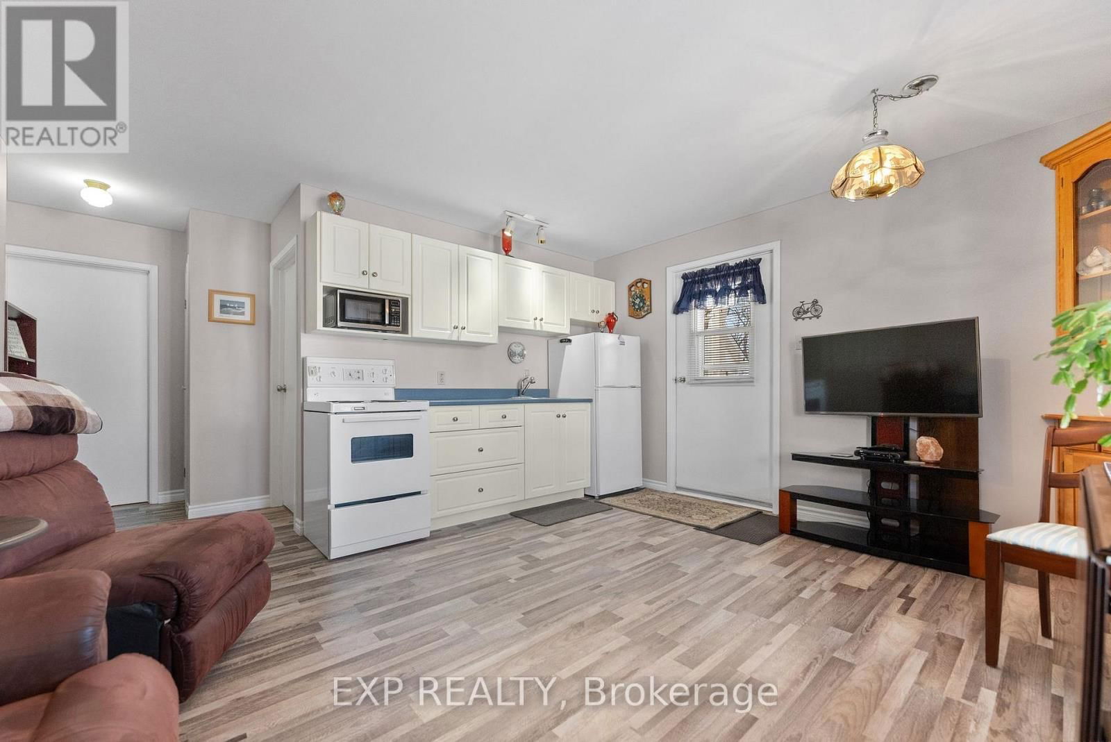 320 FRANCIS STREET Image 32