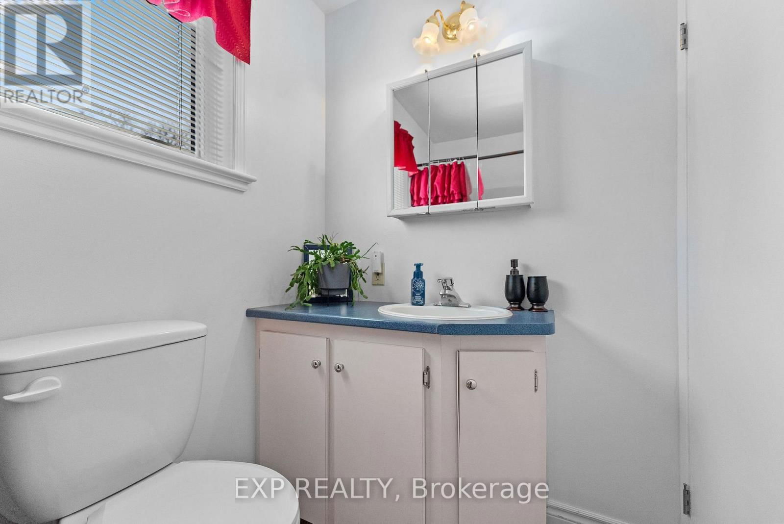 320 FRANCIS STREET Image 34