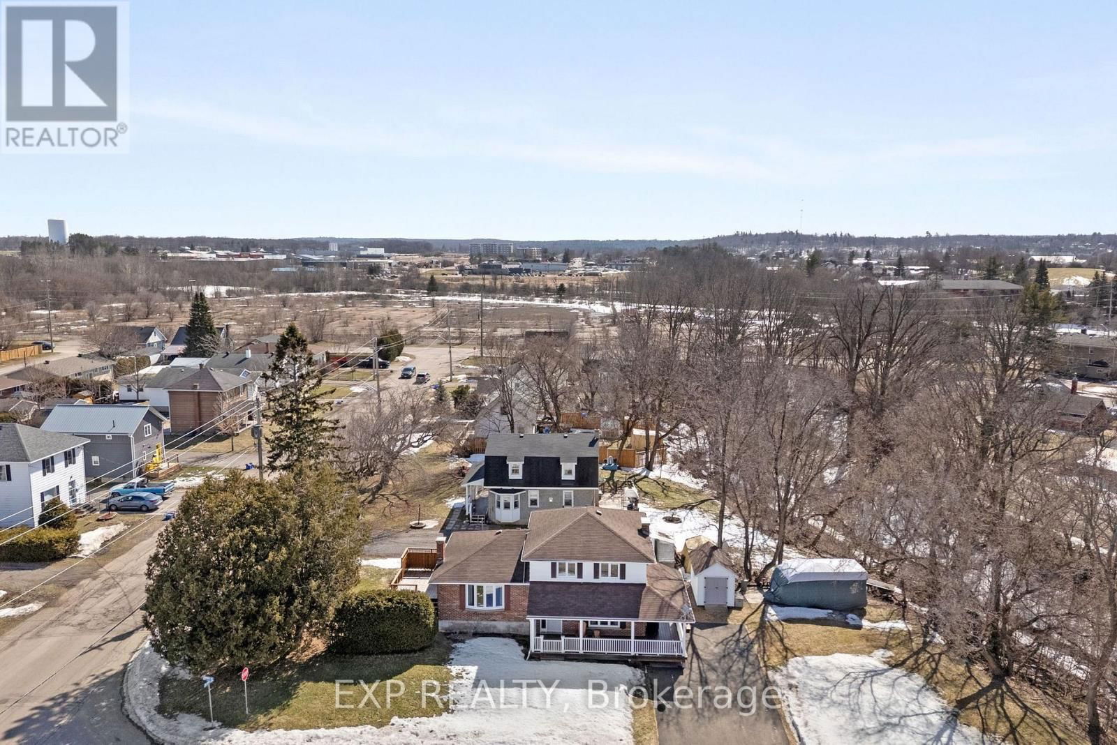 320 FRANCIS STREET Image 8