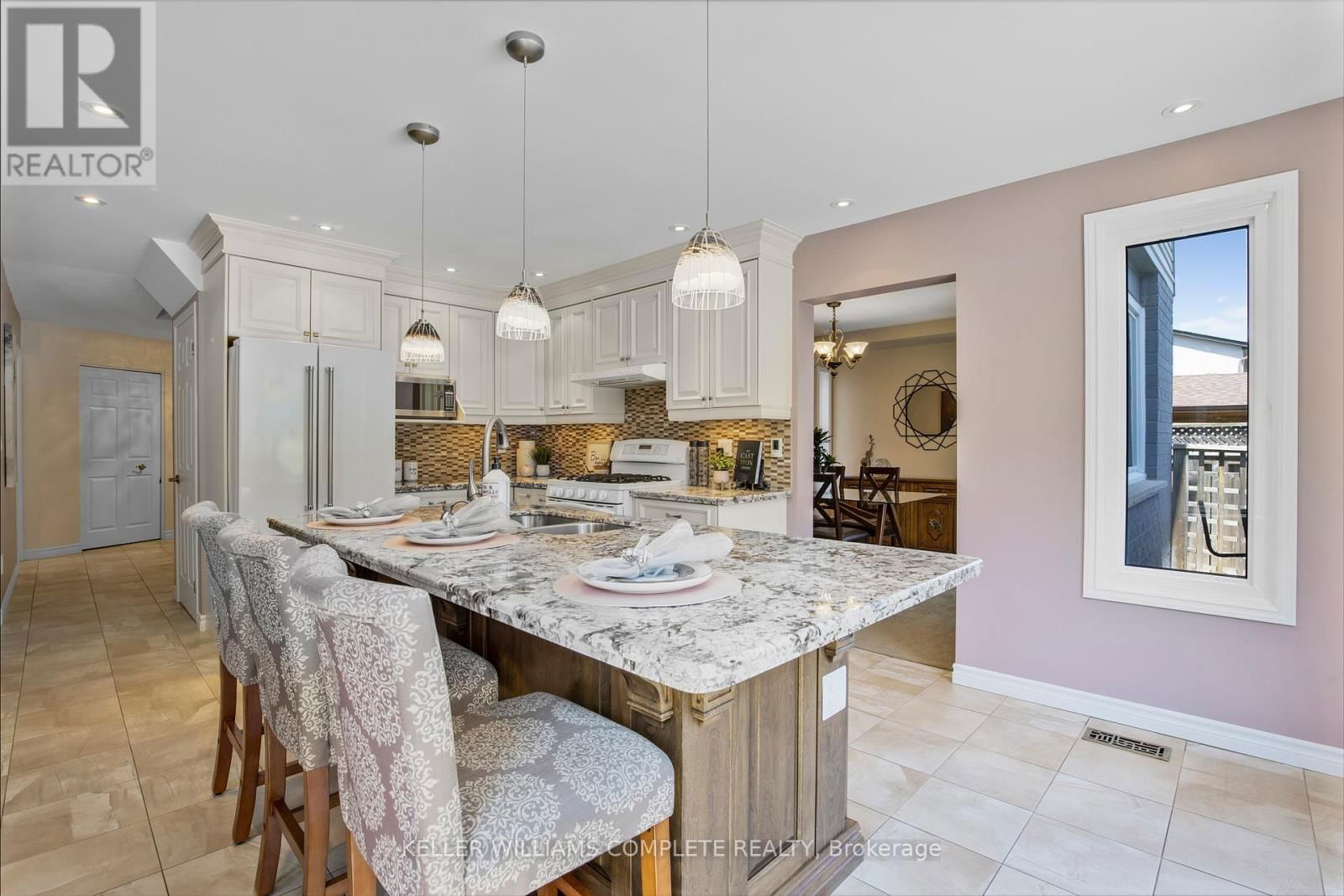 106 MAPLE DRIVE Image 12