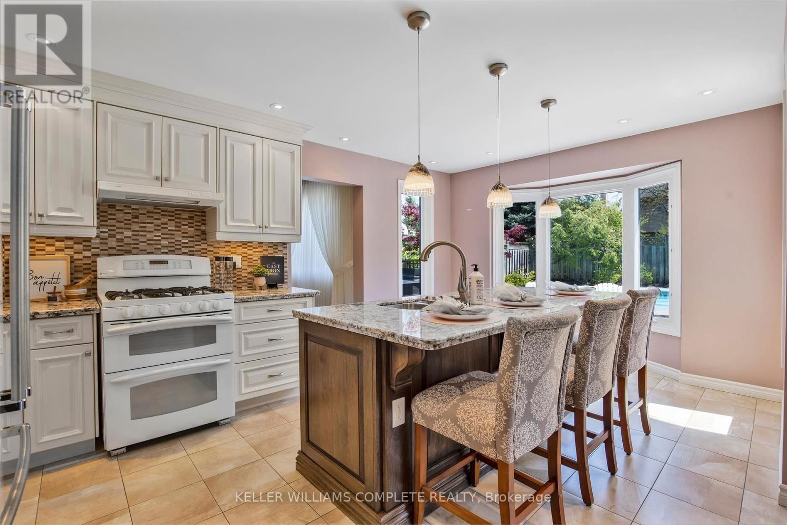 106 MAPLE DRIVE Image 14