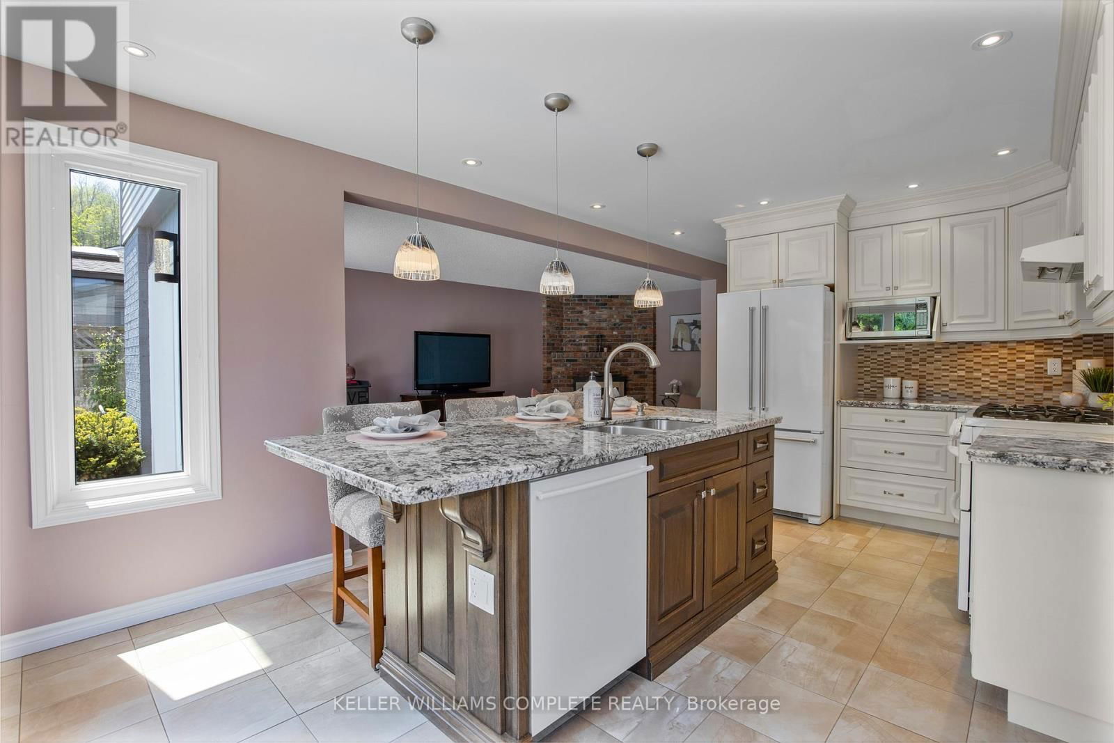 106 MAPLE DRIVE Image 15